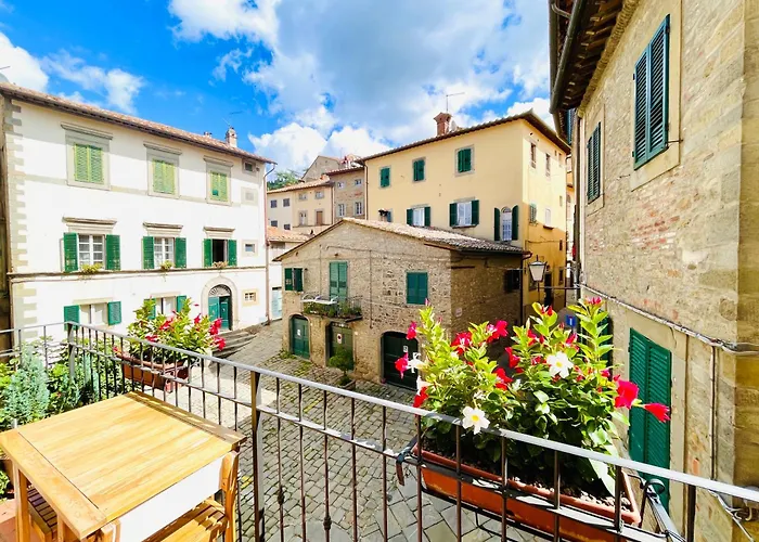 Balcone Fiorito, Nel Cuore Del Centro Storico Di Cortona