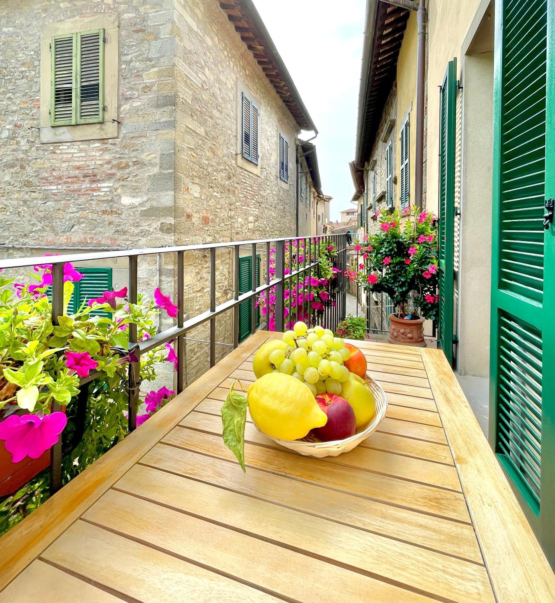 Apartment Balcone Fiorito, Nel Cuore Del Centro Storico Di *