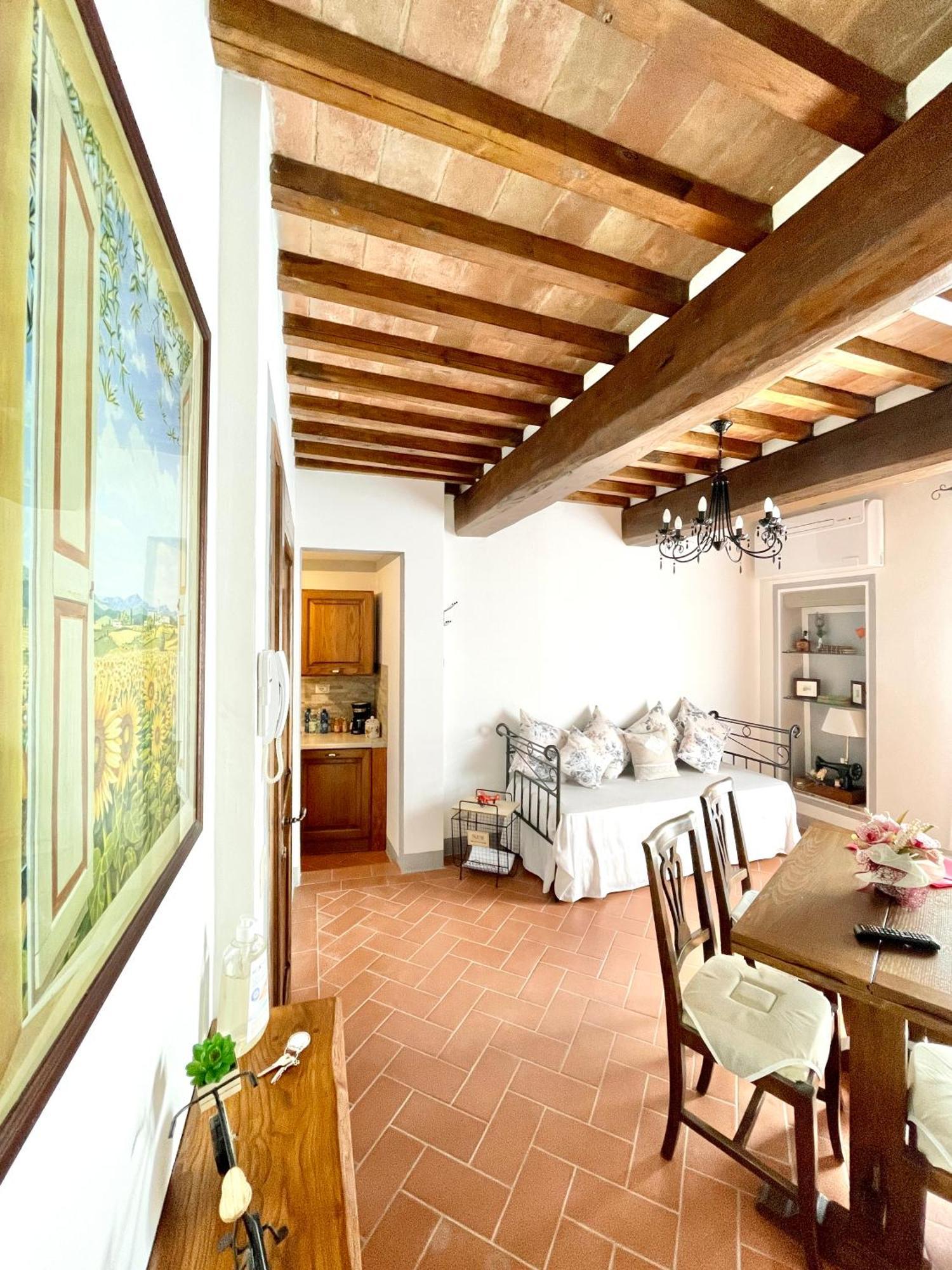 Balcone Fiorito, Nel Cuore Del Centro Storico Di Apartment